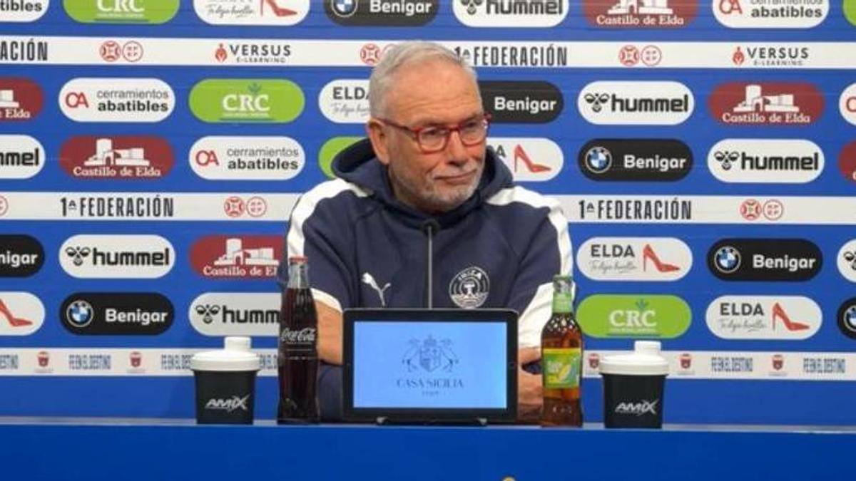 Miguel Álvarez comparece ante los medios tras la derrota ante el Eldense.