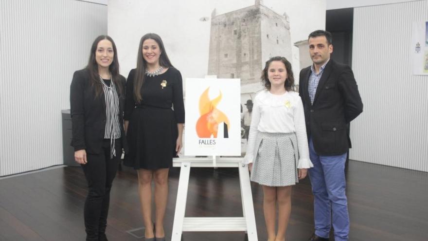 La premiada con la JLF y el cartel.