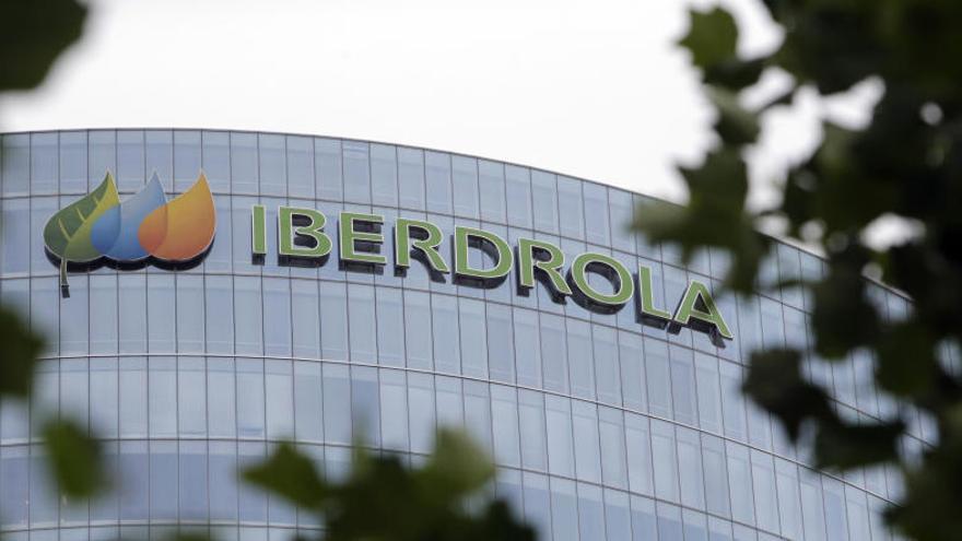 Iberdrola gana 2.421,6 millones en 2015, un 4,1% más