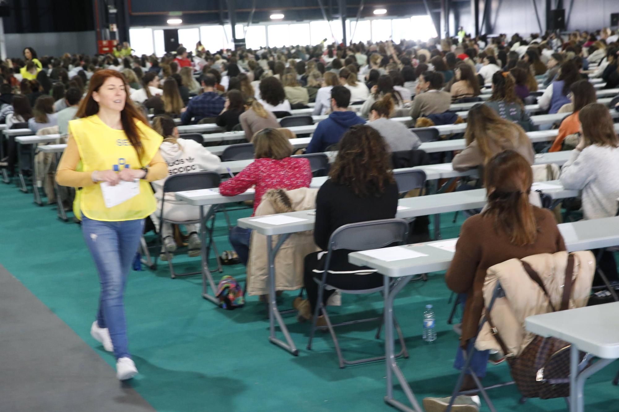 Miles de personas participan en la macrooposición de la sanidad pública asturiana.