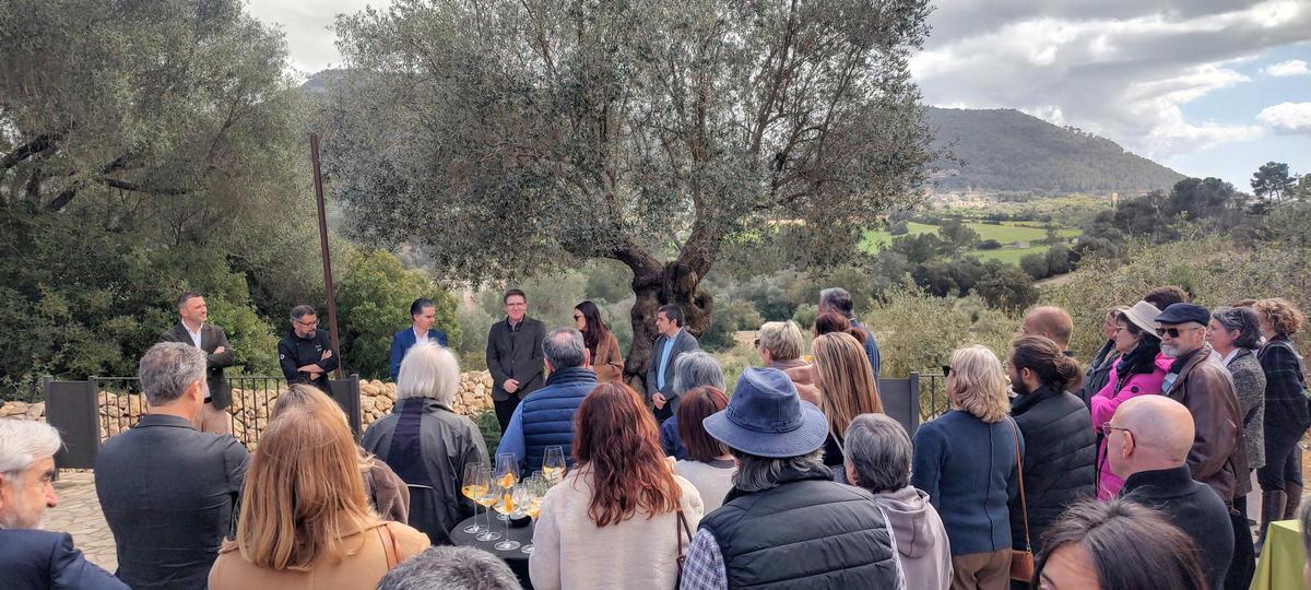 Asistentes a la presentación del restaurante.