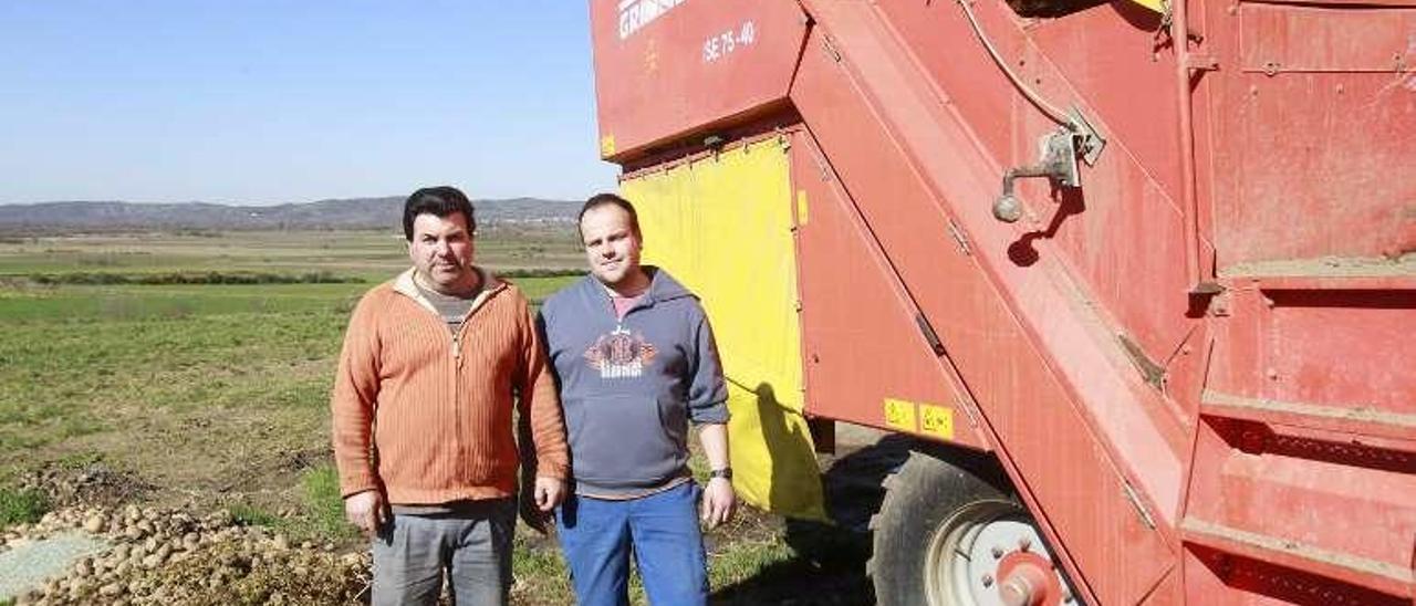 José y Héctor Mayo, agricultores de Trasmiras. // Jesús Regal