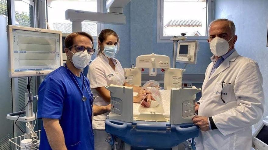 El Hospital Vithas Málaga realiza el primer traslado en hipotermia activa de un prematuro en Andalucía