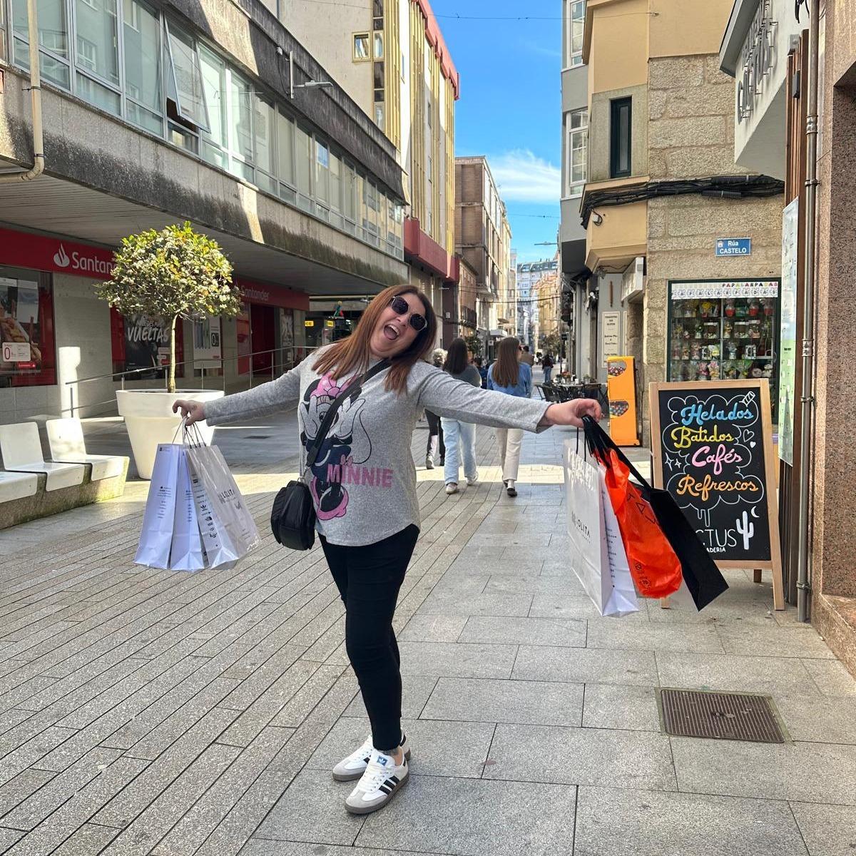 A afortunada coas compras realizadas cos mil euros en Ribeira.