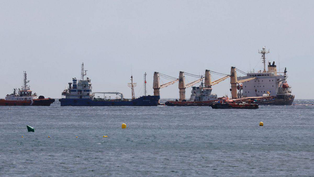 La Policia de Gibraltar acusa el capità del vaixell accidentat de set infraccions diferents La Policia de Gibraltar acusa el capità del vaixell accidentat de set infraccions diferents