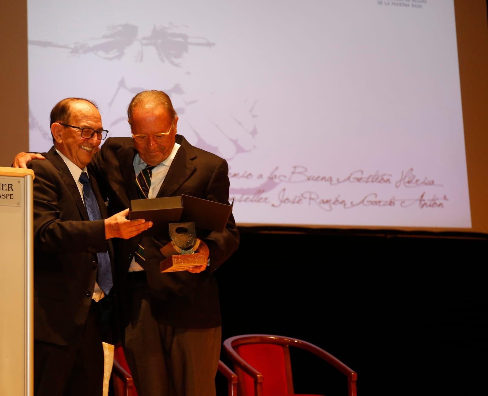 Paco Santiago recibe el premio José Ramón García Antón a la Buena Gestión Hídrica