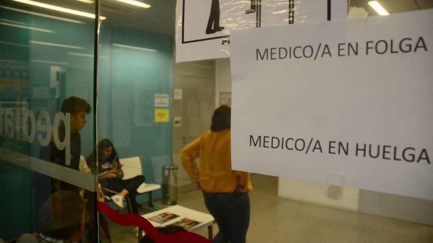 Interior del centro de salud de A Parda, ayer a mediodía. // Rafa Vázquez