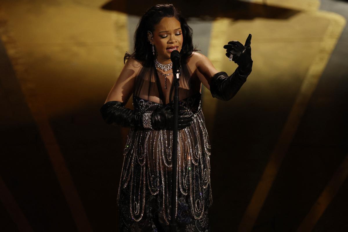 Rihanna interpreta Lift me up en los Oscar 2023