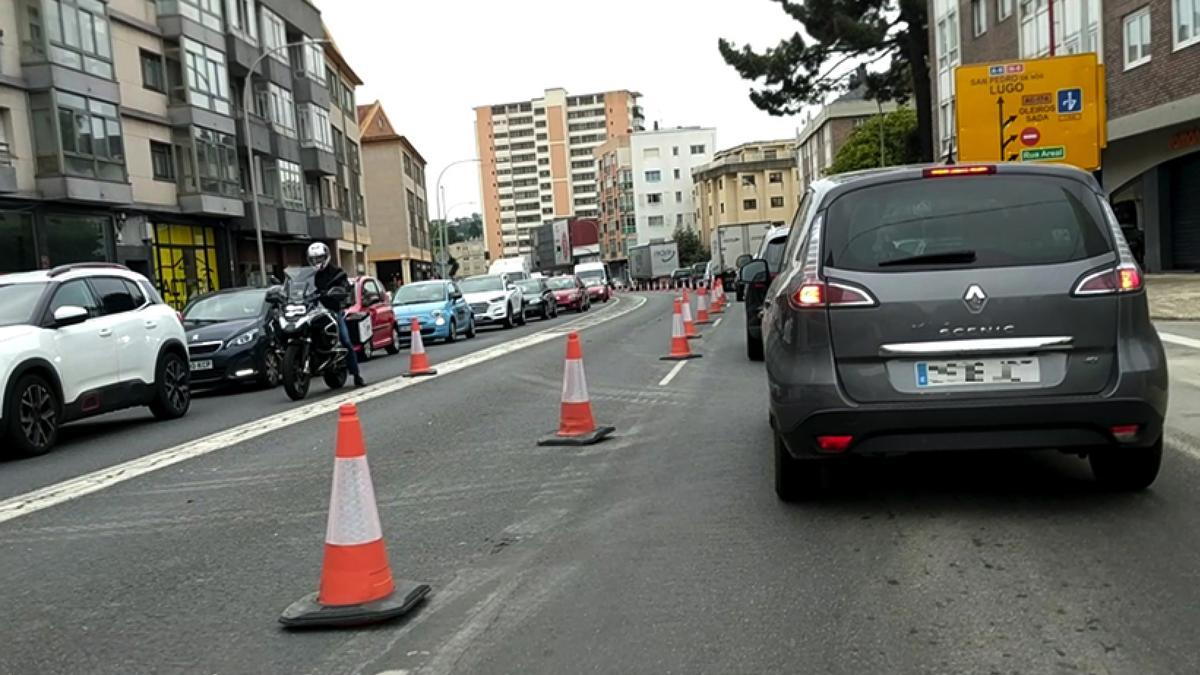 Las obras provocan un caos de tráfico en Perillo.