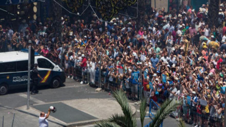 Luceros durante la última mascletà de las Hogueras.