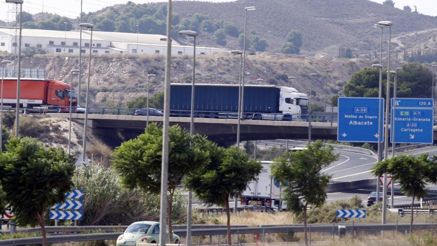 El Ministerio licita el tercer carril de la A7 hasta las puertas de la Región