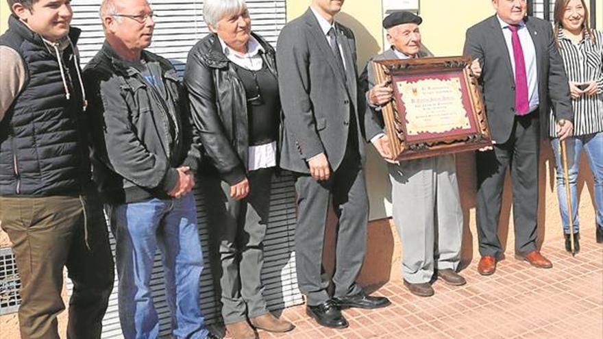 Moró celebra su segregación entre homenajes y encuentros culinarios