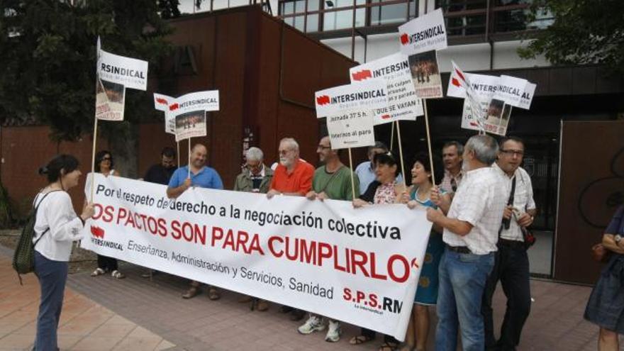 Concentración. La Intersindical protesta contra su exclusión