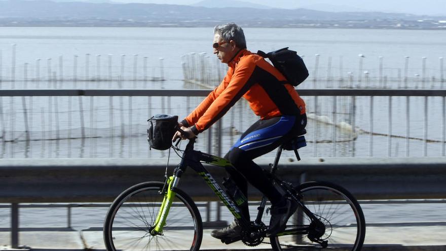 Marcha en bici hasta el Saler para reivindicar la igualdad entre hombres y mujeres