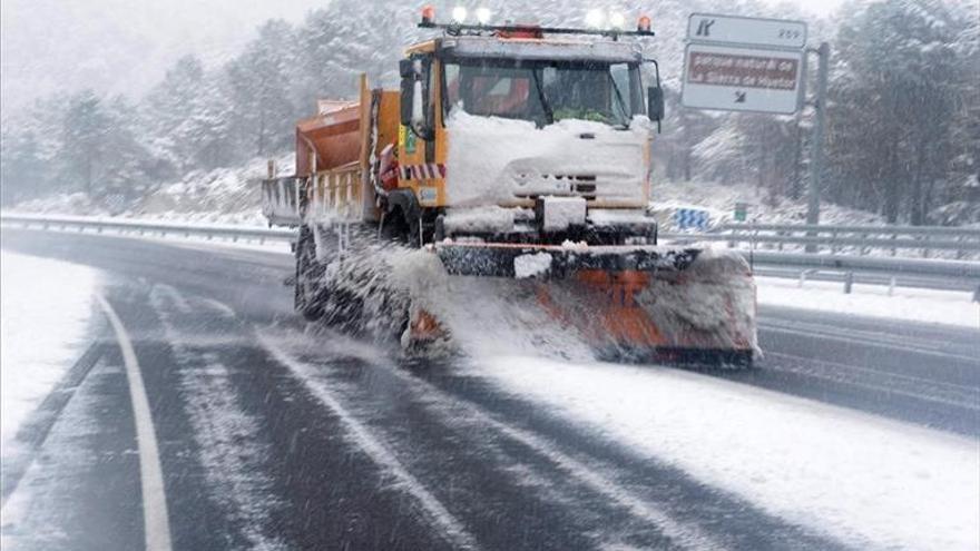 Tres carreteras andaluzas cortadas y riesgo de placas de hielo para hoy