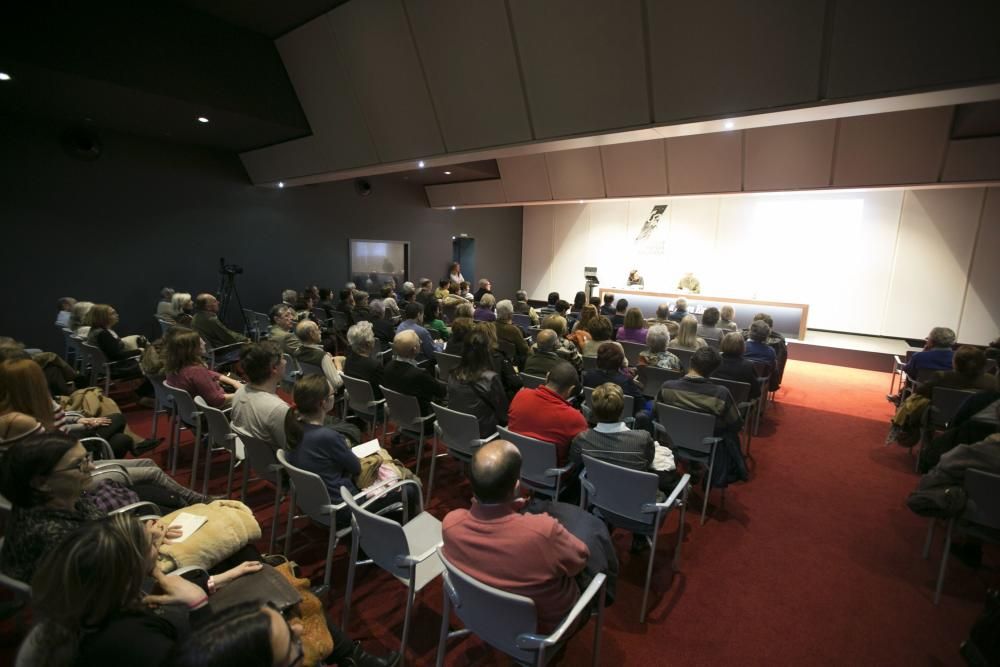 Conferencia de la epidemióloga Adonina Tardón en el Club Prensa Asturiana de La Nueva España