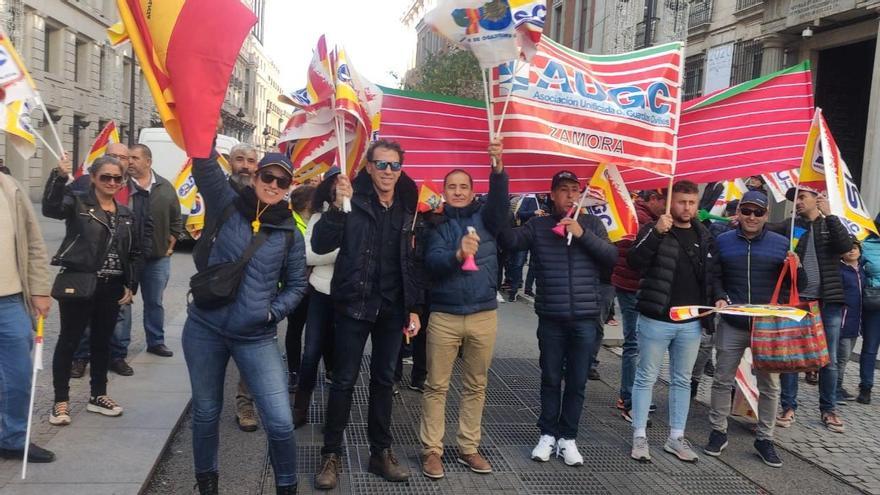 Policías y guardias civiles de Zamora piden mejoras en Madrid