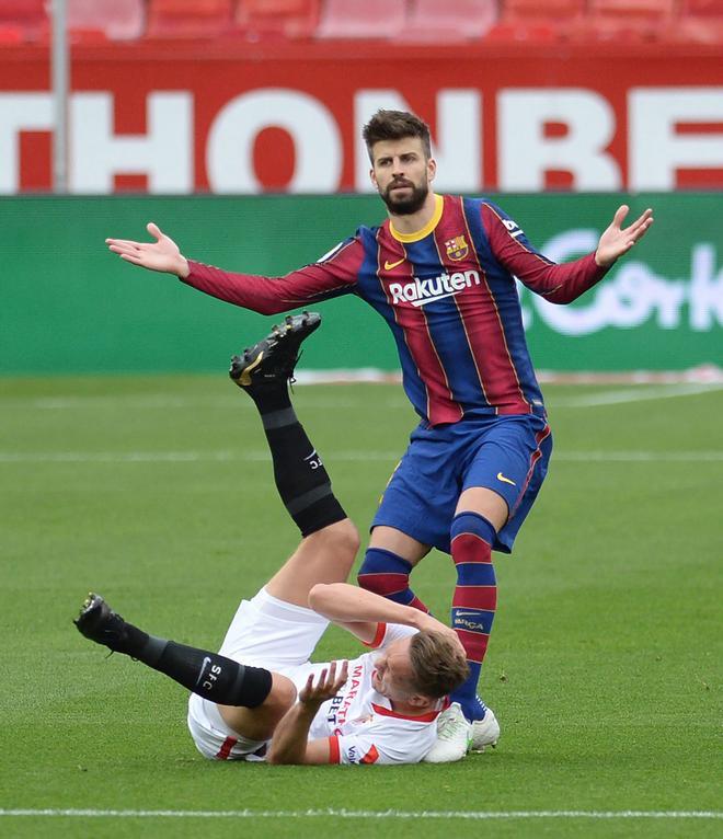 Gerard Piqué en el partido de LaLiga entre el Sevilla y el FC Barcelona disputado en el Sanchez Pizjuan.