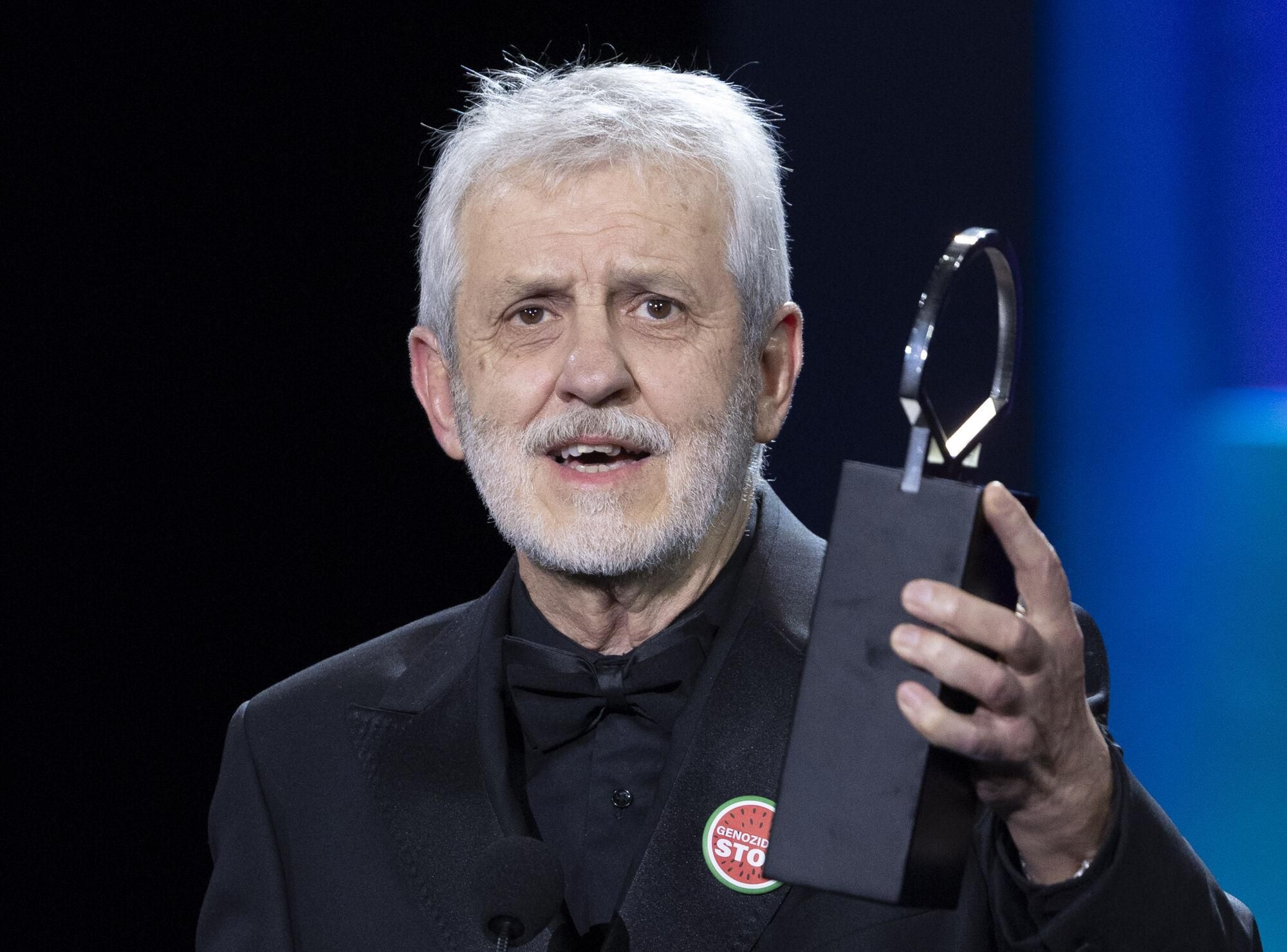 SAN SEBASTIÁN, 27/09/2025.- José Ramón Soroiz ha recibido la Concha de Plata a la Mejor Interpretación protagonista Ex aequo por 'Maspalomas', este sábado en la gala de clausura del 73 Festival Internacional de Cine de San Sebastián. EFE/ Javier Etxezarreta