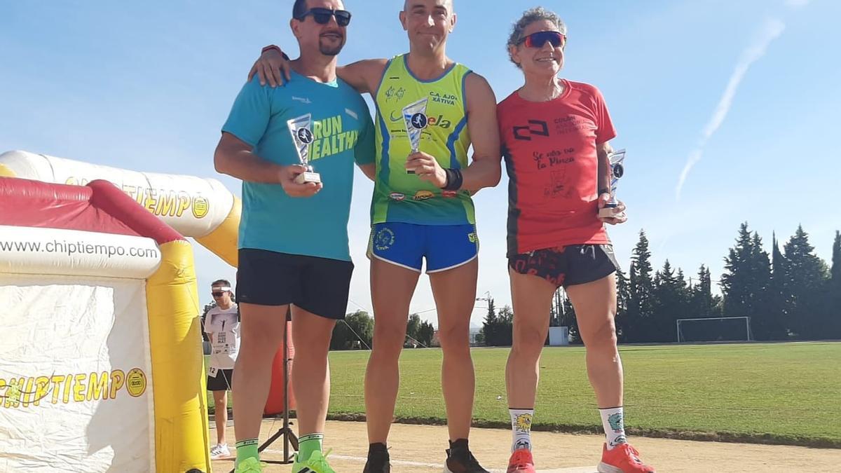 José Barberá, en el podio de la VIII Media Maratón en Pista de Ceutí (Múrcia).