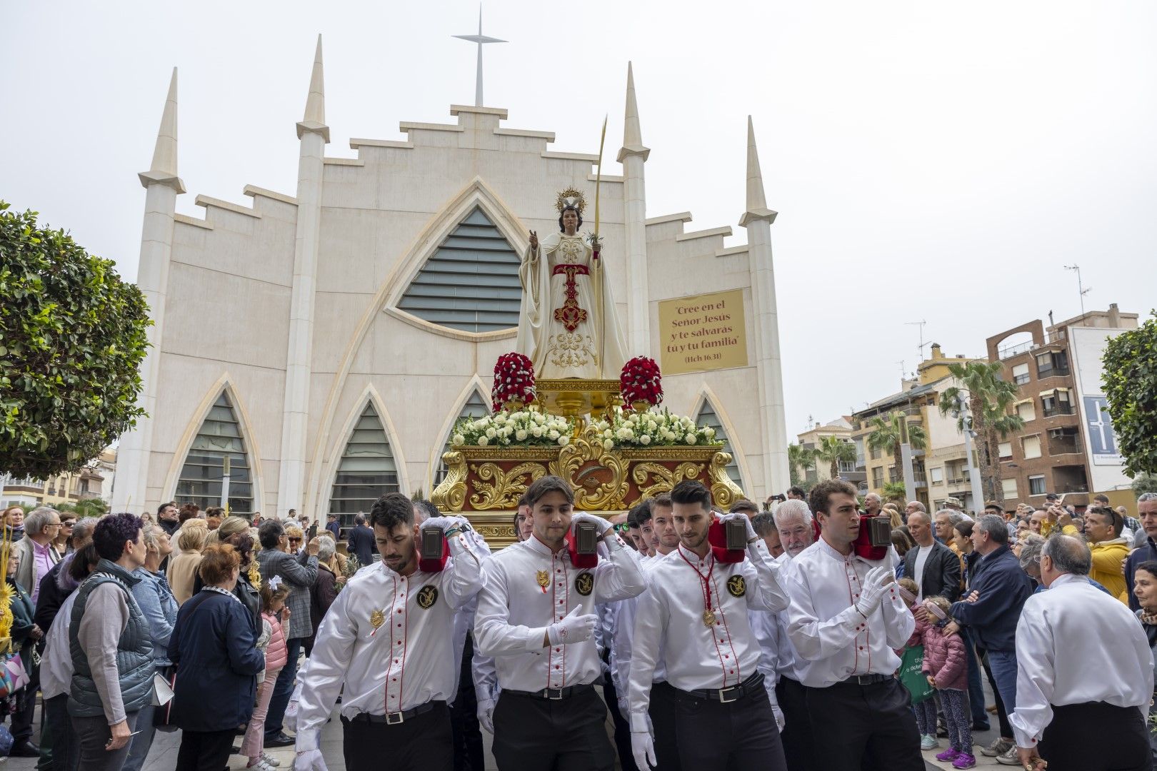 Bendición y procesión de Las Palmas en Torrevieja de Domingo de Ramos en la Semana Santa 2024