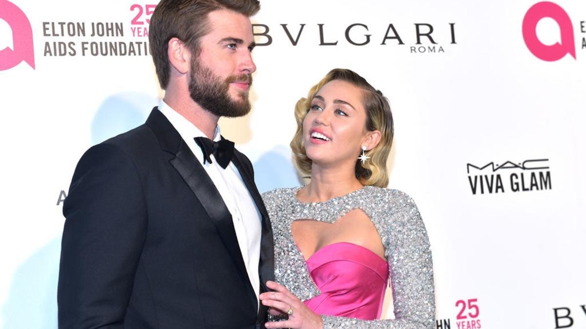 Miley Cyrus y Liam Hemsworth en la fiesta post-Oscar
