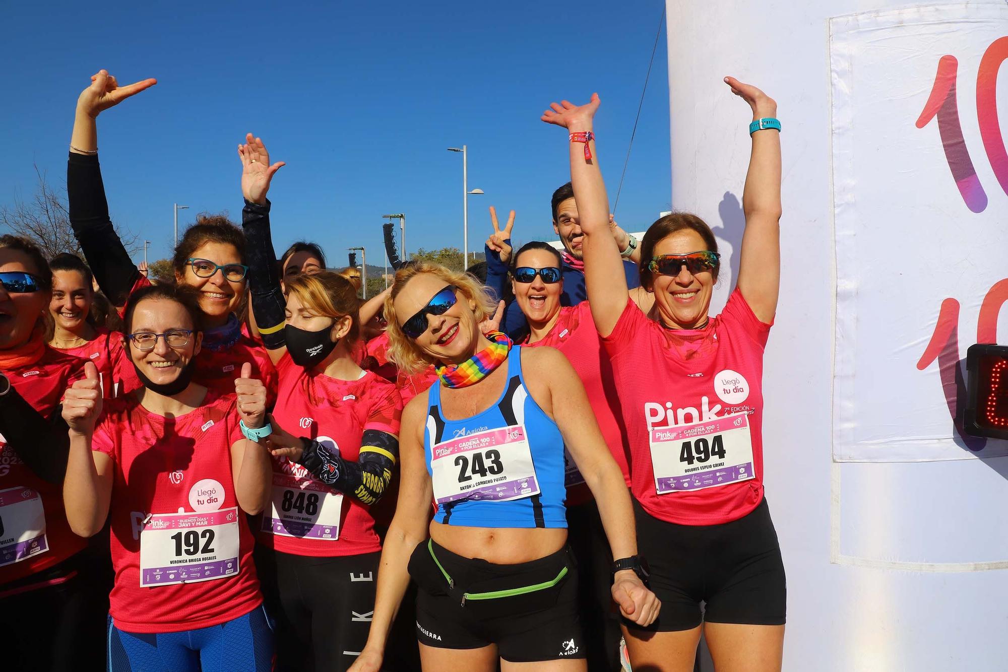 'Pink Running': más de 2.000 corredoras tiñen de rosa las calles de Córdoba