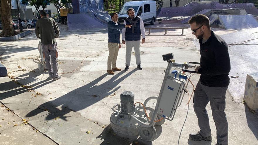 Operarios durante las labores de mejora del recinto.