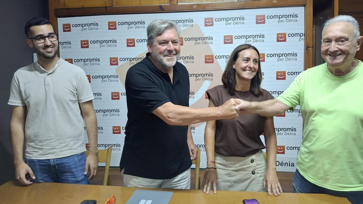 Valen Alcalà, Rafa Carrió, quien será el sábado alcalde, María José García y Sebastià Garcia