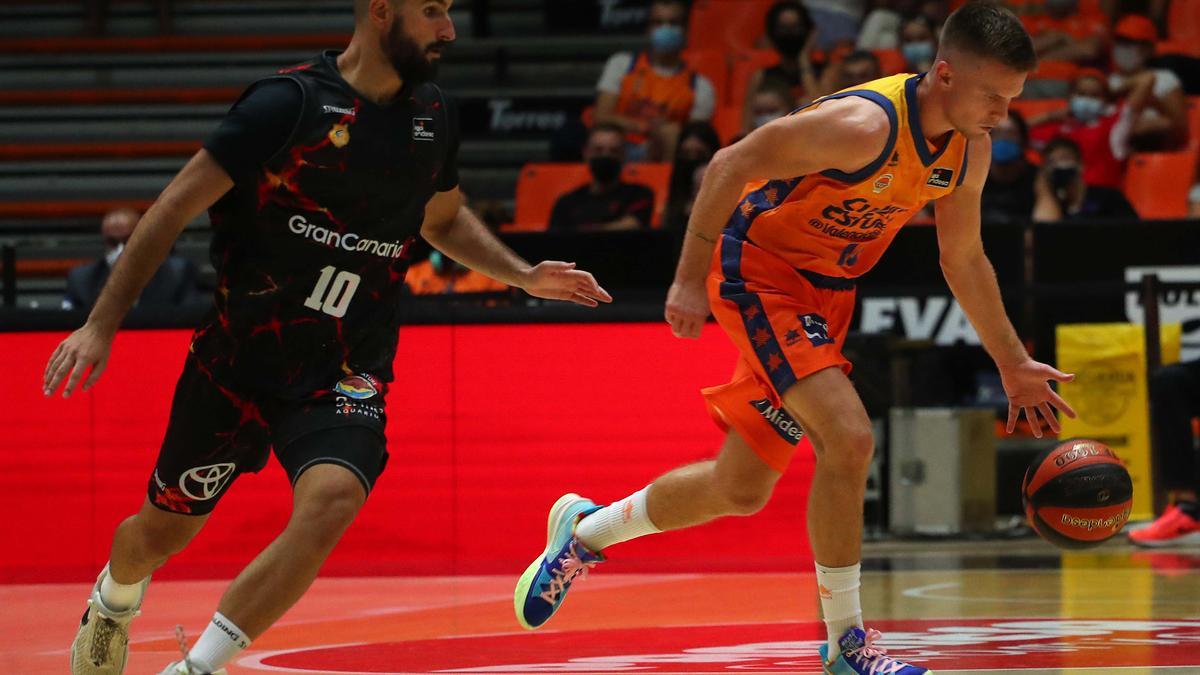 Partido entre el Valencia Basket y el Gran Canaria . Torneo Ciutat de València