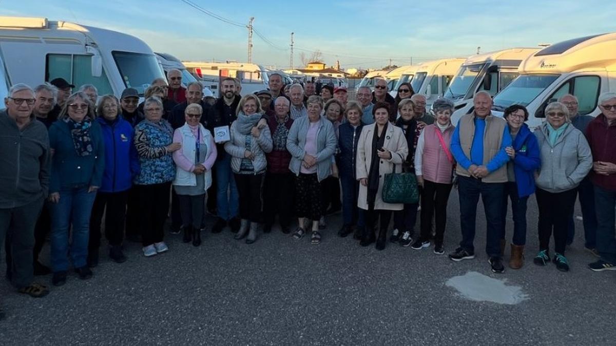 Autocaravanistas llegados de toda España y de Francia en Canals.