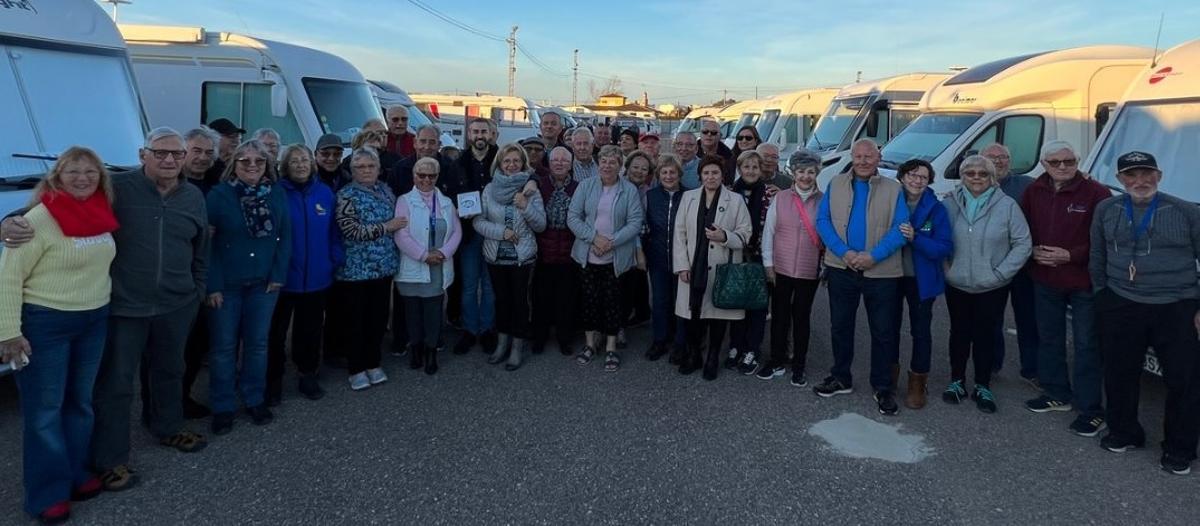 Autocaravanistas llegados de toda España y de Francia en Canals.