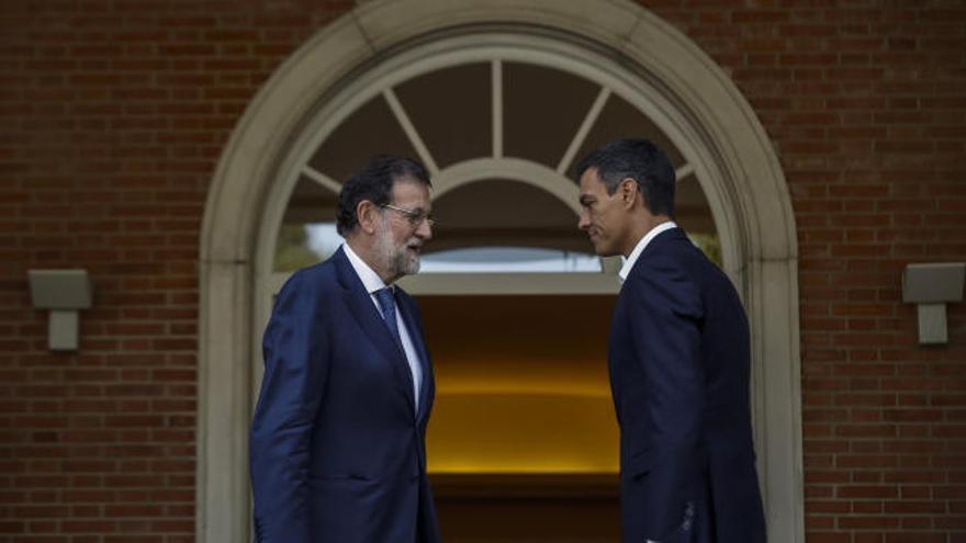 Rajoy y Sánchez se reúnen para analizar el desafío independentista catalán