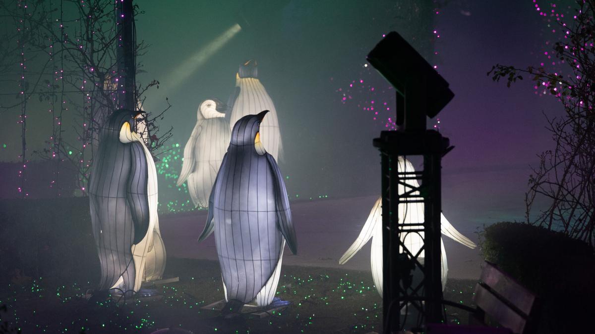 Figuras del espectáculo 'Boreal' en el Parque Grande de Zaragoza.