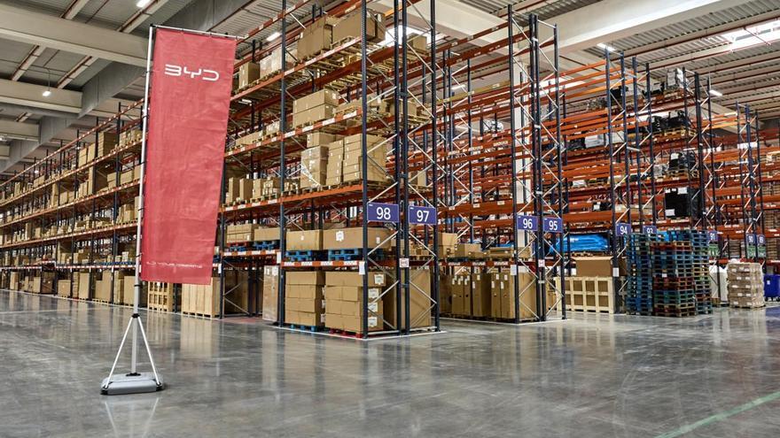 BYD abre su primer centro logístico de recambios en España