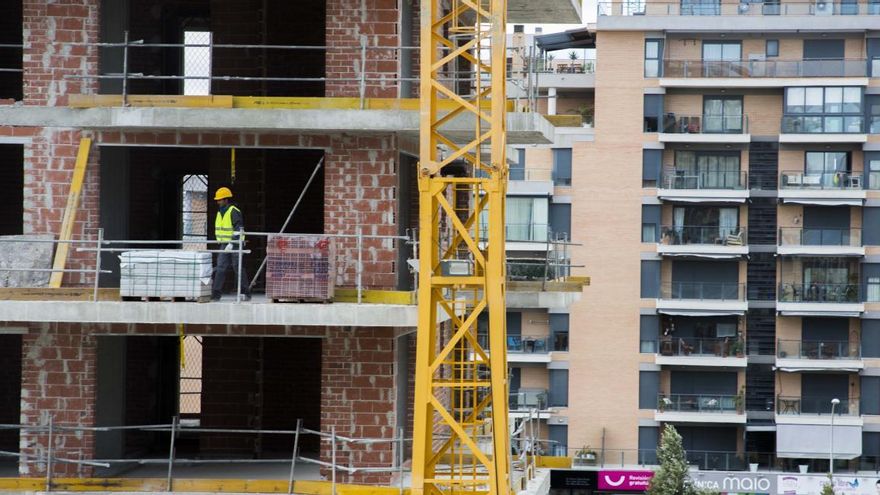 El sector de la construcción reanuda el próximo martes las obras en las 12.000 viviendas paradas
