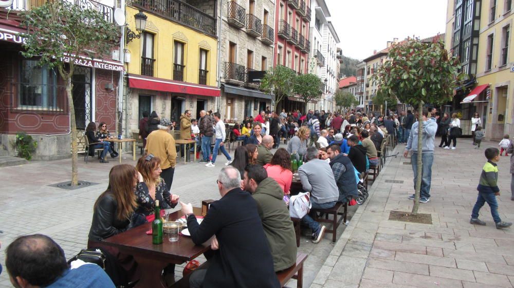 Jornada calurosa en Asturias tras el paso de la "Bestia del Este".