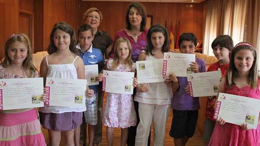 Pedrosa entrega a 8 escolares los premios de una campaña de sensibilización de la sordera