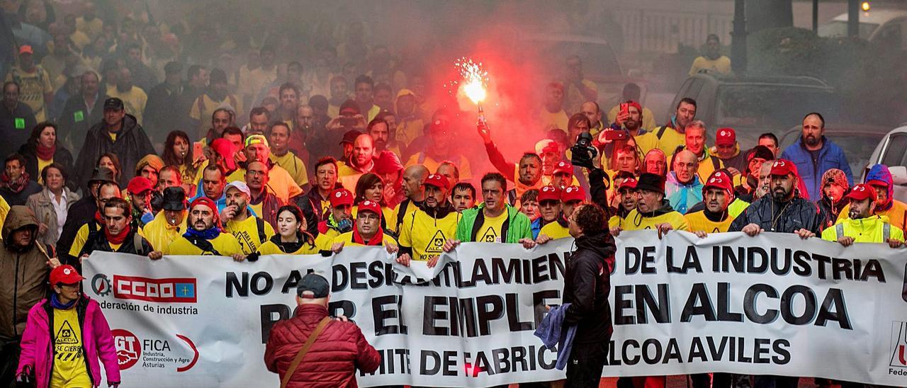 La cabeza de la manifestación de trabajadores de Alcoa en 2018.