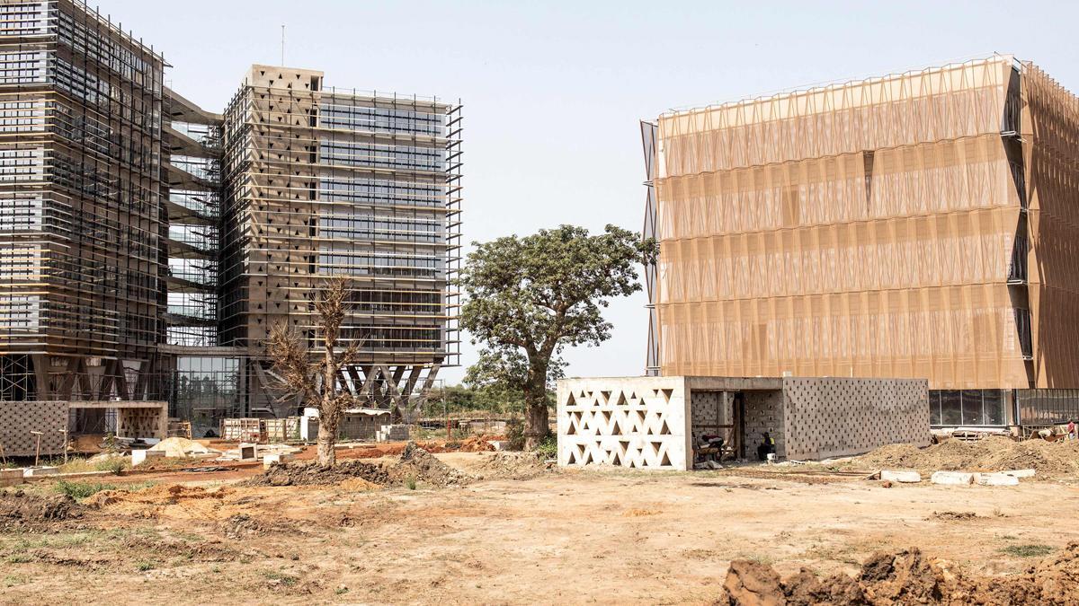 Estos son los trabajadores que construyen la nueva ciudad de Diamniadio (Senegal)