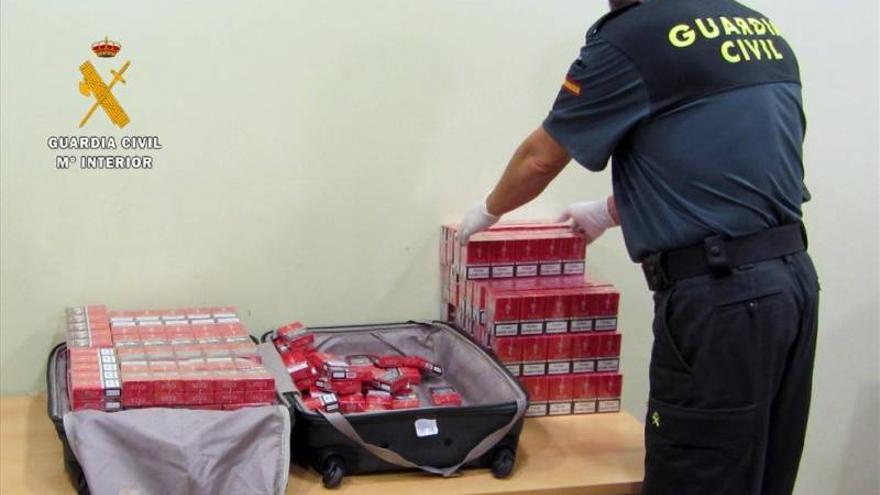 Intervenidas 604 cajetillas de tabaco de contrabando en el aeropuerto de Badajoz