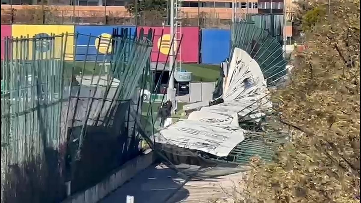 El Barça ya trabaja para restablecer los daños en la Ciutat Esportiva ocasionados por los fuertes vientos.