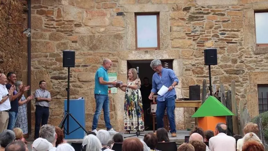 El Premio Memoria Escolar Rural reconoce el trabajo de una maestra sobre las directrices educativas del franquismo y de la transición