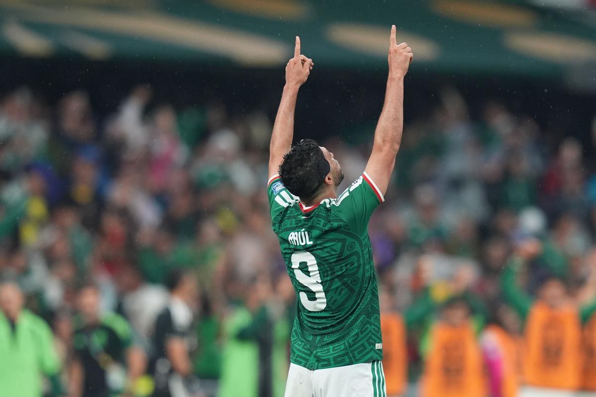 30 June 2026, Mexico, Mexico City: Mexico's Raul Jimenez celebrates scoring his side's second goal during the 2026 FIFA World Cup round of 32 soccer match between Mexico and Ecuador at Mexico City Stadium. Photo: Ian Robles/eyepix via ZUMA Press Wire/dpa Ian Robles/eyepix via ZUMA Press / DPA 30/06/2026 ONLY FOR USE IN SPAIN. Ian Robles/eyepix via ZUMA Press / DPA;soccer;football;sports;2026 FIFA World Cup - Mexico vs Ecuador