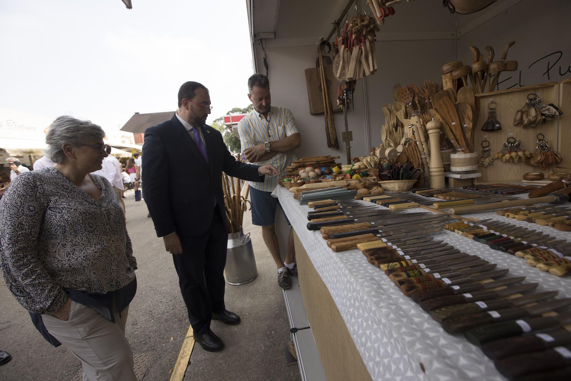 En imágenes: La visita de Adrián Barbón a la Feria de Muestras