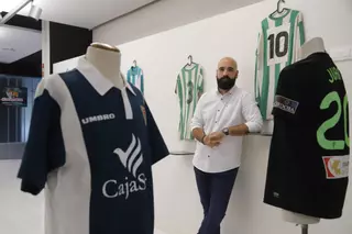 "Esta exposición del Córdoba CF es el sueño de cualquier coleccionista"