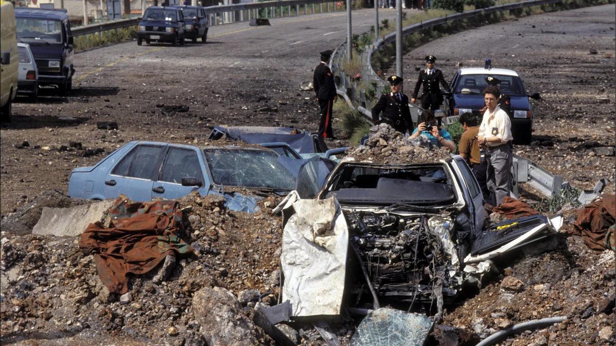 Estado en el que quedaron los vehículos de Falcone y sus escoltas tras el atentado en el que perdieron la vida, el 24 de mayo de 1992.
