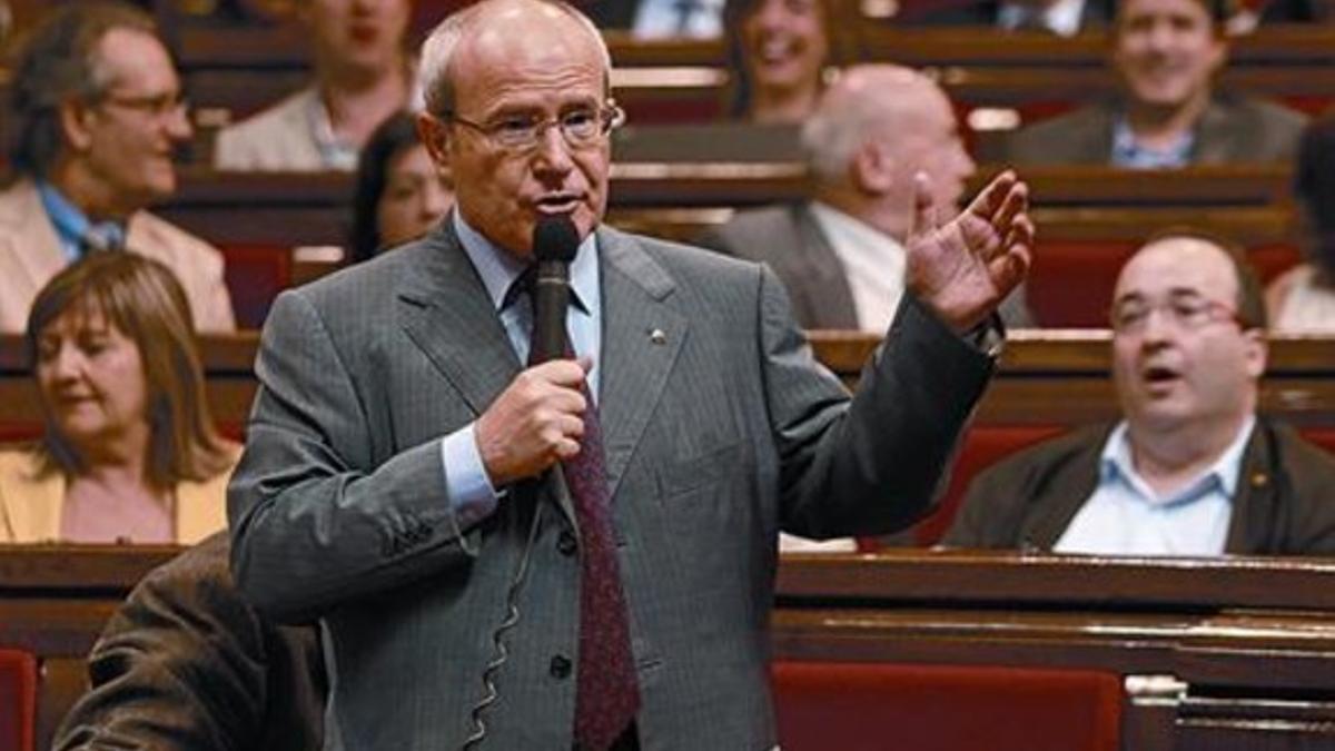 El presidente de la Generalitat, José Montilla, ayer, durante la sesión de control en el Parlament.