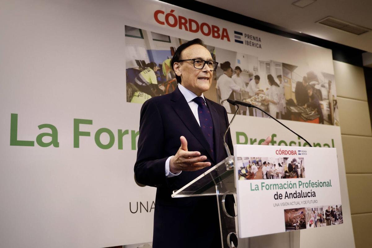 Córdoba. Presentación del libro de la Formación Profesional de Andalucía: una visión actual y de futuro. Diario Córdoba, asiste José Carlos Gómez Villamandos, consejero de Universidad, Investigación e Innovación de la Junta de Andalucía y la consejera de Desarrollo Educativo y Formación Profesional de la Junta de Andalucía, Mª del Carmen Castillo