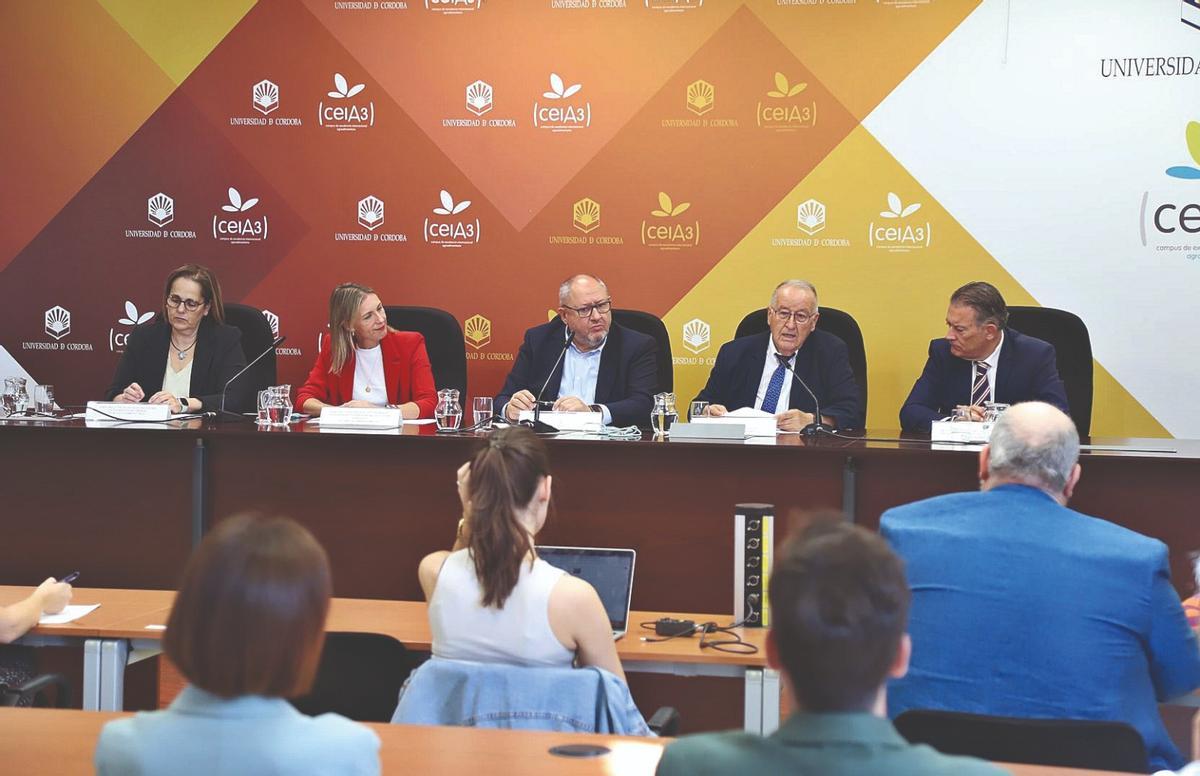 Autoridades en las jornadas ‘Oportunidades en el sector de la defensa para empresas tecnológicas e innovadoras’.